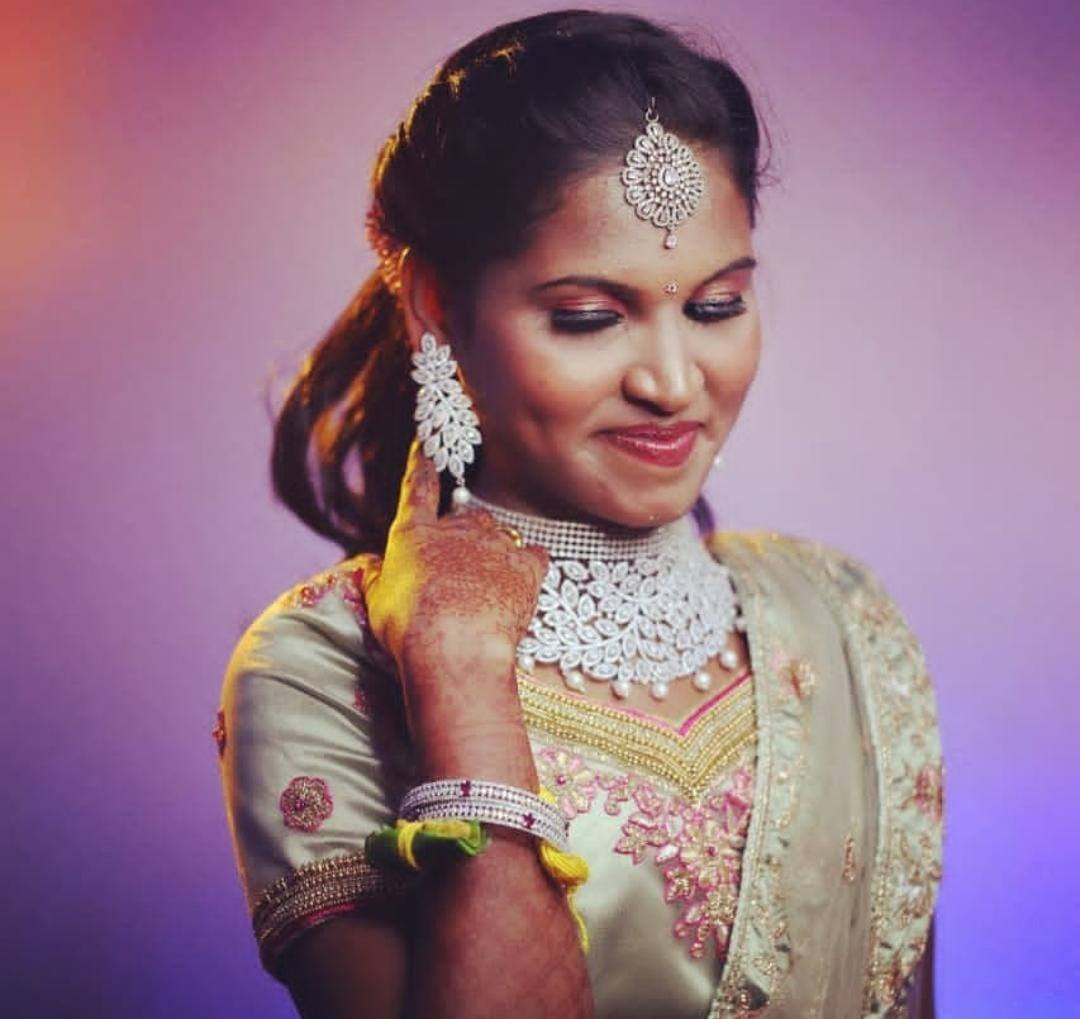 Pavi,s makeup artist